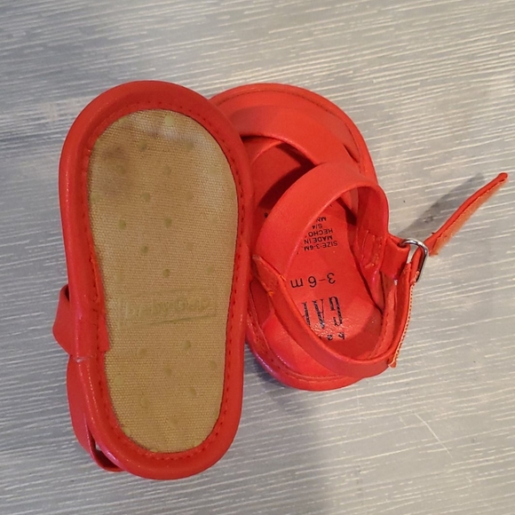 Baby Gap red sandals - Picture 3 of 4